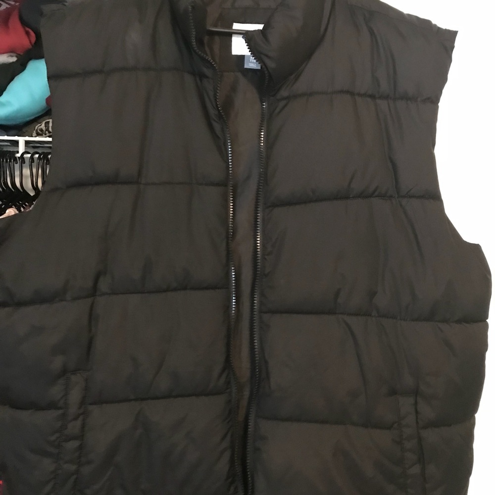 Black puffer vest